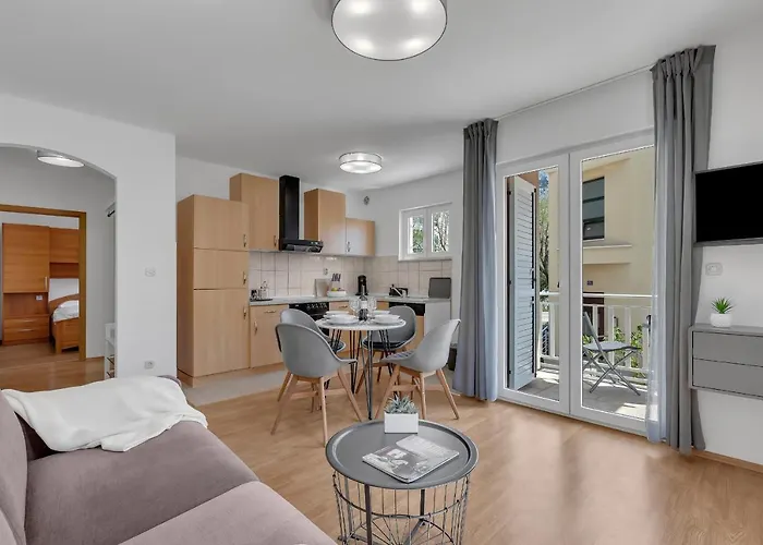 Near The Luxury Matteo Makarska