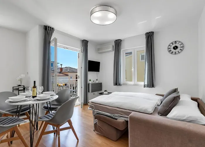 Near The Luxury Matteo Apartment